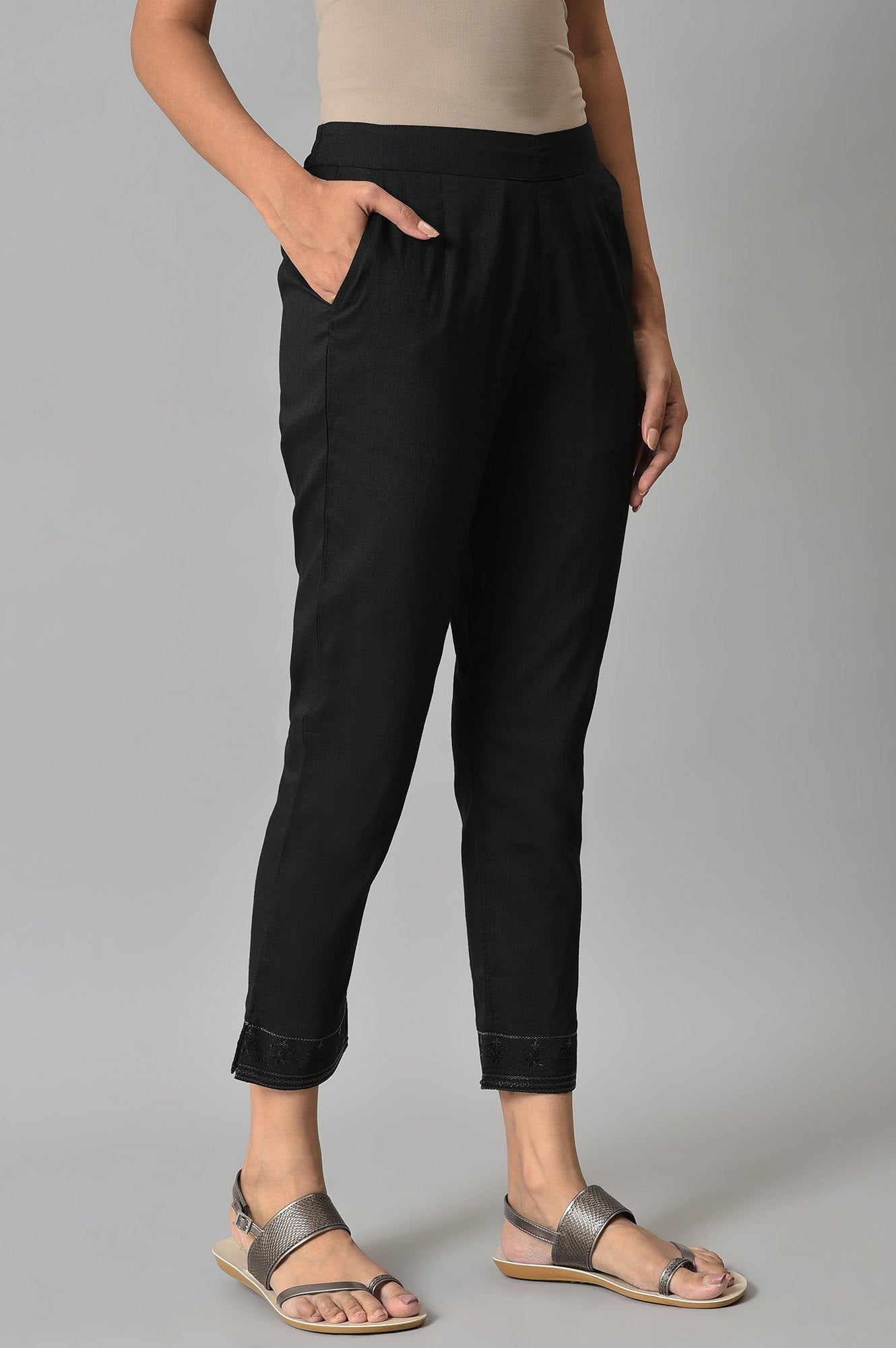 Black Yarn-Dyed Gathered Trouser Pants